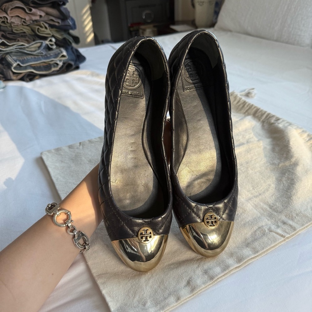 Tory Burch Black and Gold Flats with Logo Embellishment